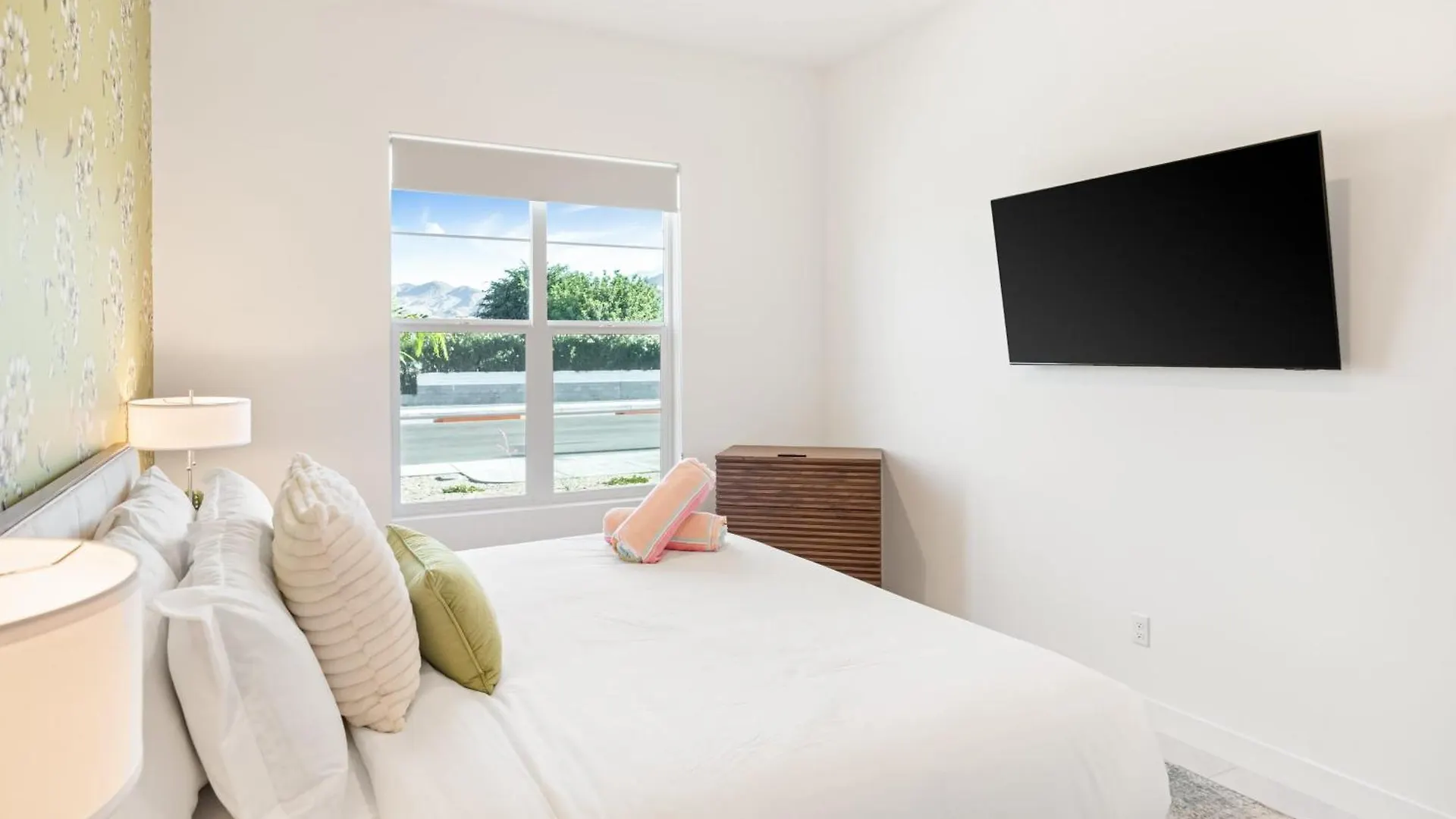 Holiday home Lumen At Tahquitz: New Build With Pool Fire Pit Designer Interiors Villa Palm Springs