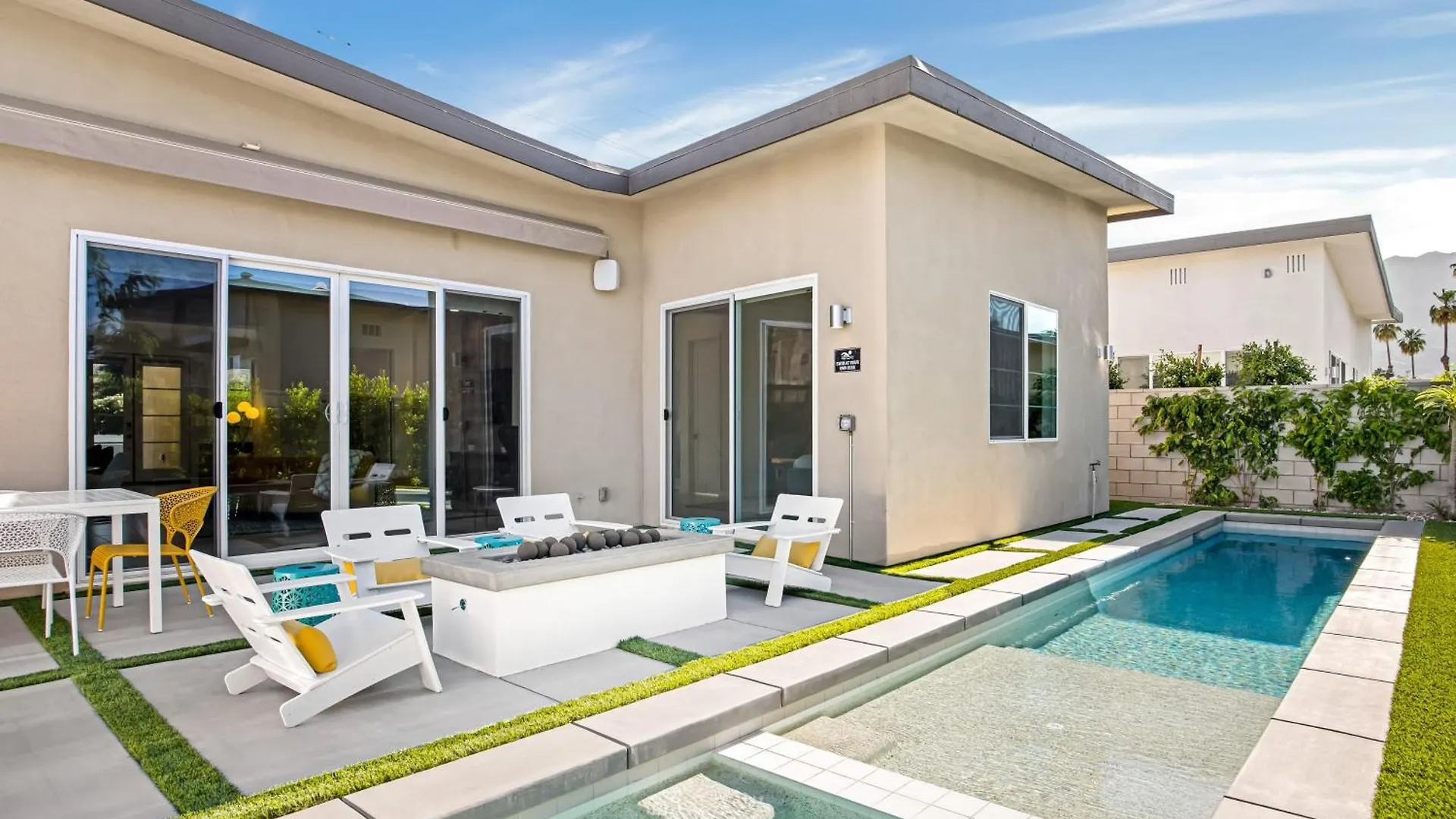 Lumen At Tahquitz: New Build With Pool Fire Pit Designer Interiors Villa Palm Springs Holiday home