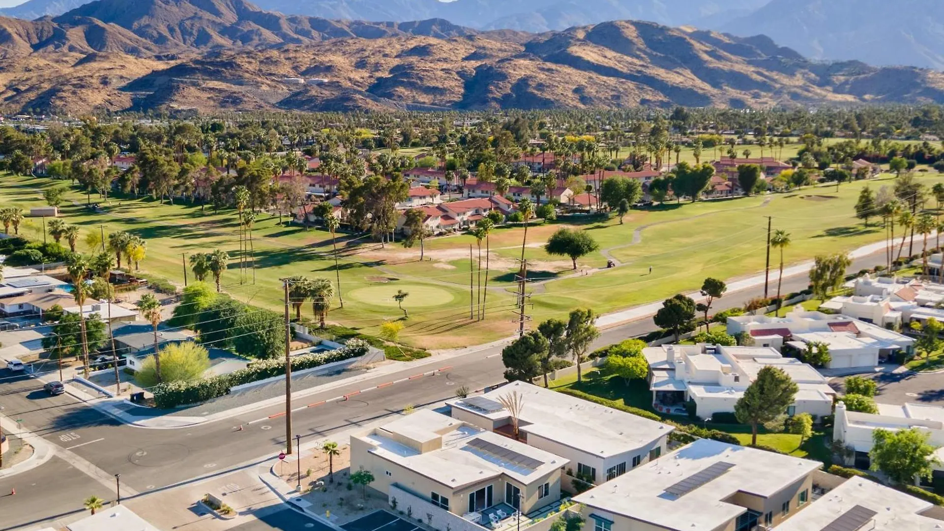 Holiday home Lumen At Tahquitz: New Build With Pool Fire Pit Designer Interiors Villa Palm Springs